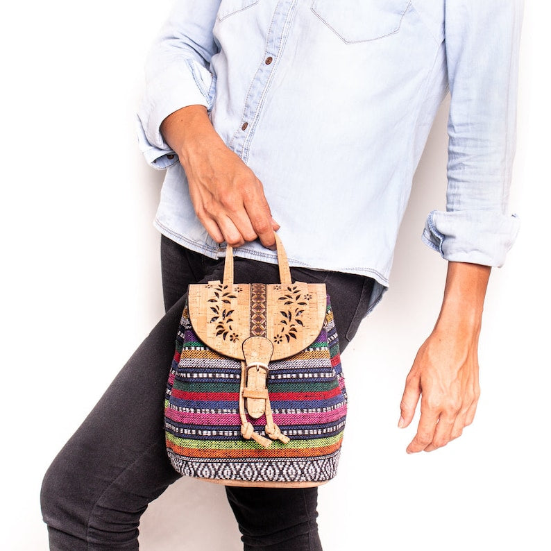 Laserschnitt-Bunter Rucksack aus Kork im Boho-Stil