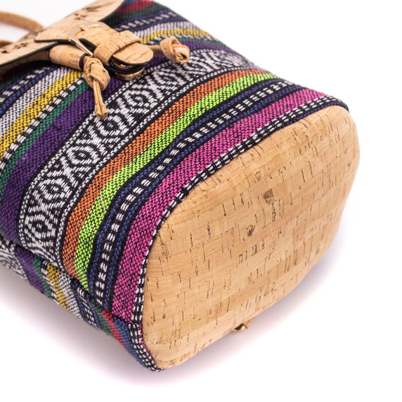 Laserschnitt-Bunter Rucksack aus Kork im Boho-Stil